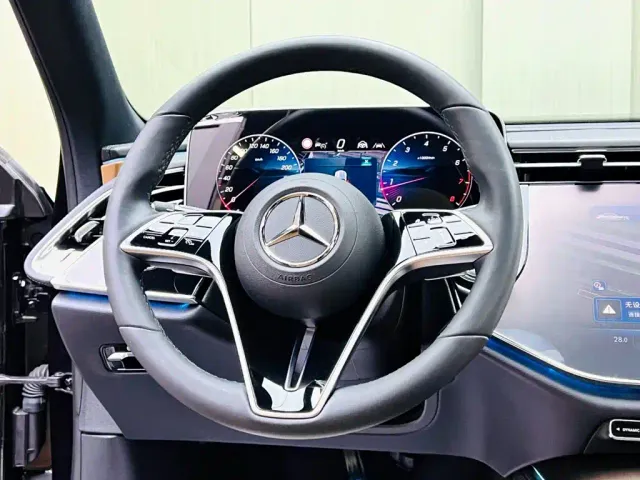 Mercedes-Benz E-Class — Фото автомобиля 10