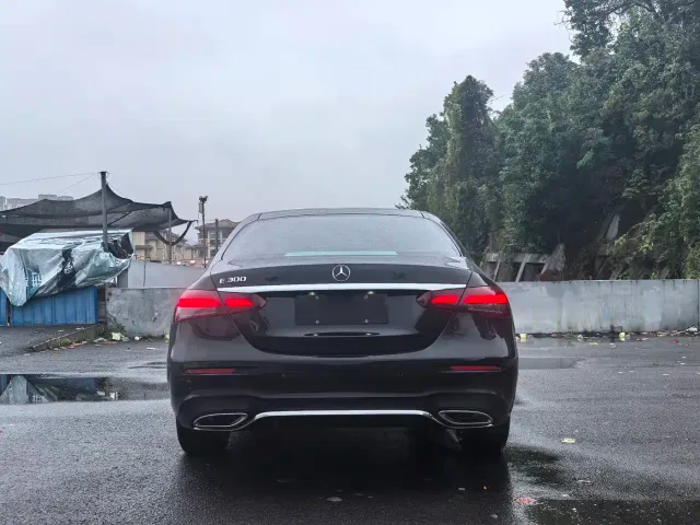 Mercedes-Benz E-Class — Фото автомобиля 13