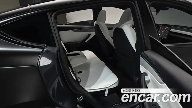 Tesla Model Y — Фото автомобиля 18