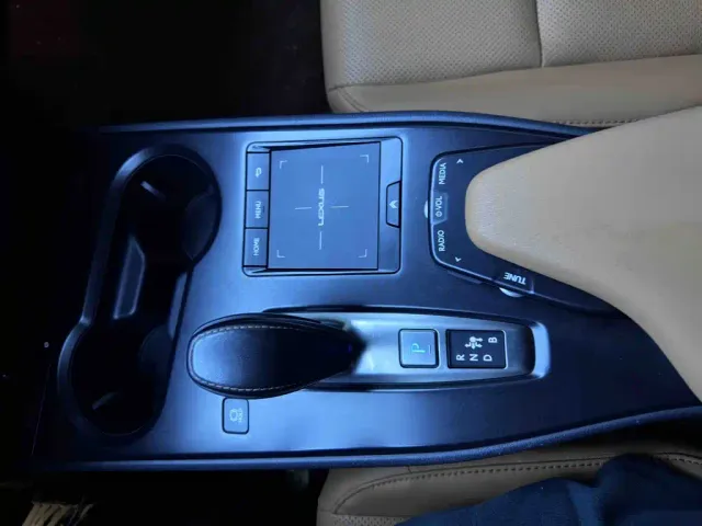 Lexus UX — Фото автомобиля 17