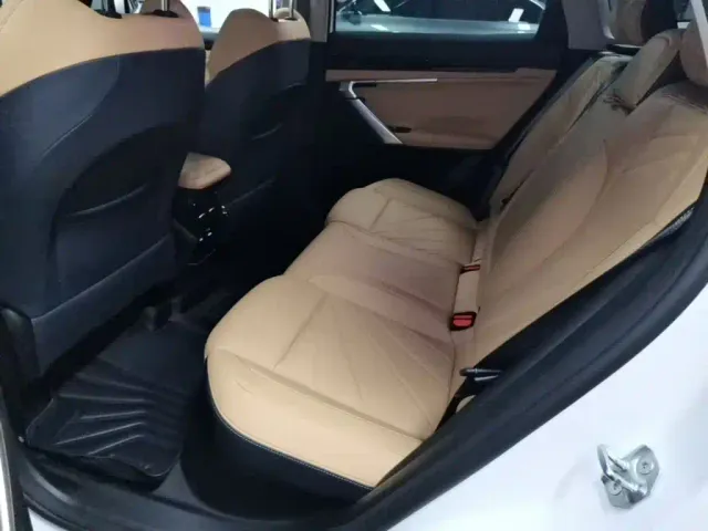 Geely Boyue L — Фото автомобиля 16
