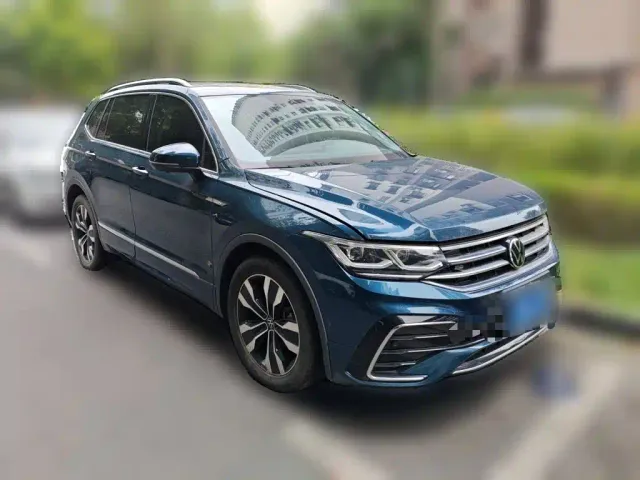 Volkswagen Tiguan L — Фото автомобиля 3
