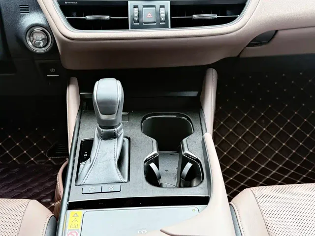 Lexus Lexus ES 2025 200 Ultimate Edition — Фото автомобиля 15