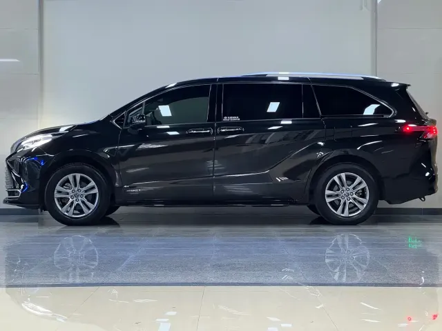 Toyota Sienna — Фото автомобиля 4