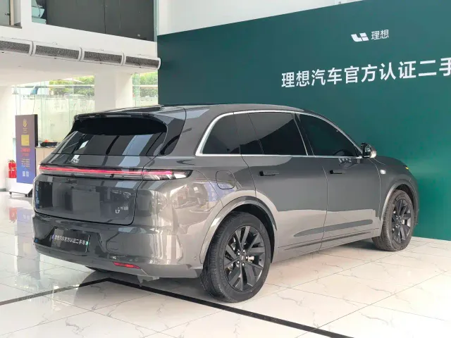 Li Auto L7 — Фото автомобиля 17