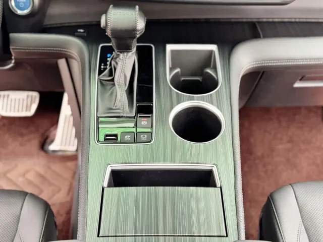 Toyota Sienna — Фото автомобиля 12