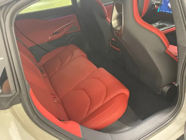 Xiaomi SU7 — Фото автомобиля 12