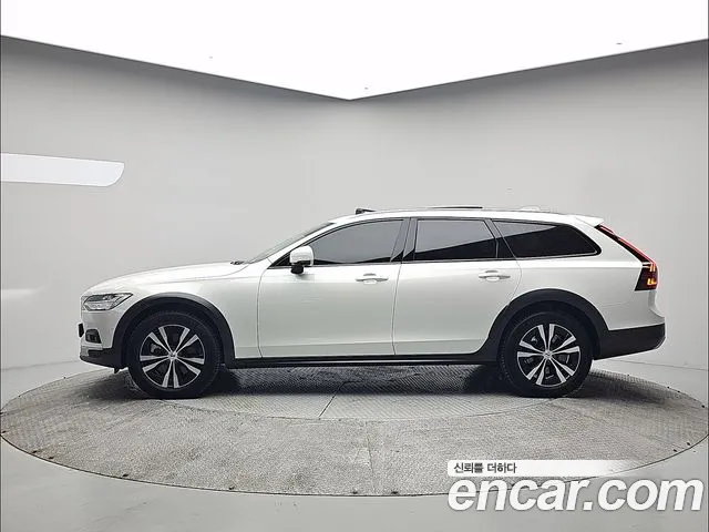 Volvo V90 — Фото автомобиля 4