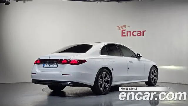 Mercedes-Benz E-Class W214 — Фото автомобиля 2