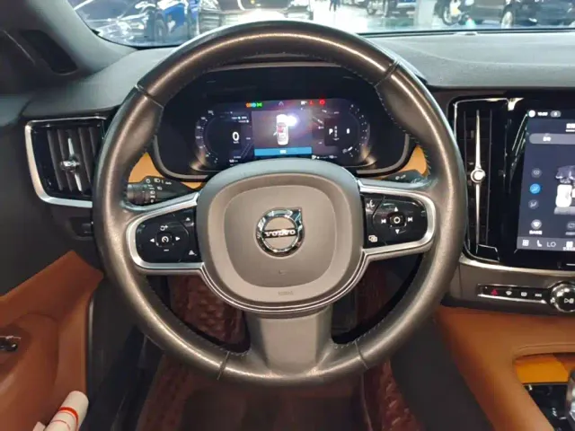 Volvo S90 — Фото автомобиля 10
