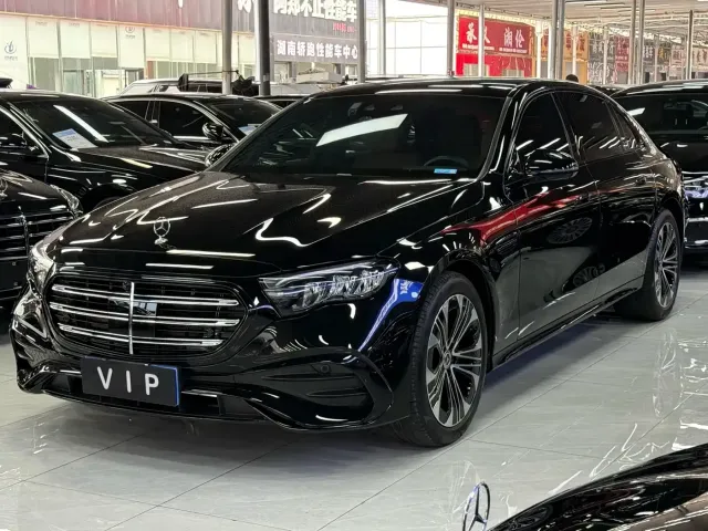 Фотография автомобиля — Mercedes-Benz E-Class