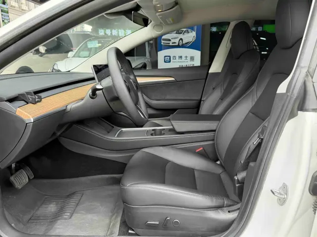 Tesla Model 3 — Фото автомобиля 7
