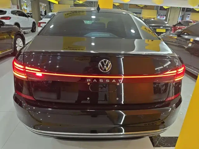 Volkswagen Passat — Фото автомобиля 5