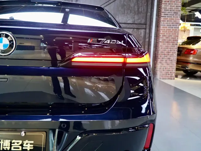 BMW 7 Series — Фото автомобиля 25