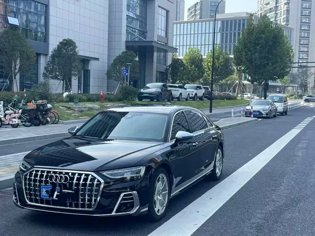 Фотография автомобиля — Audi A8