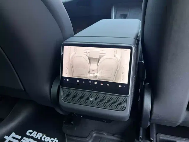 Tesla Model Y — Фото автомобиля 23