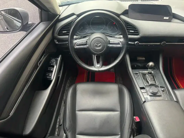 Mazda Axela — Фото автомобиля 12