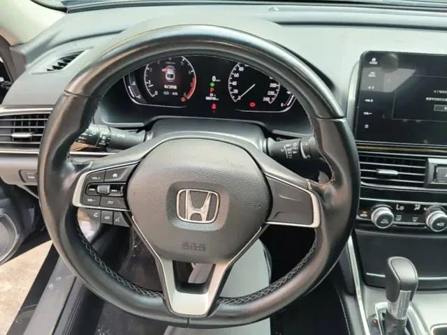 Honda Accord — Фото автомобиля 10