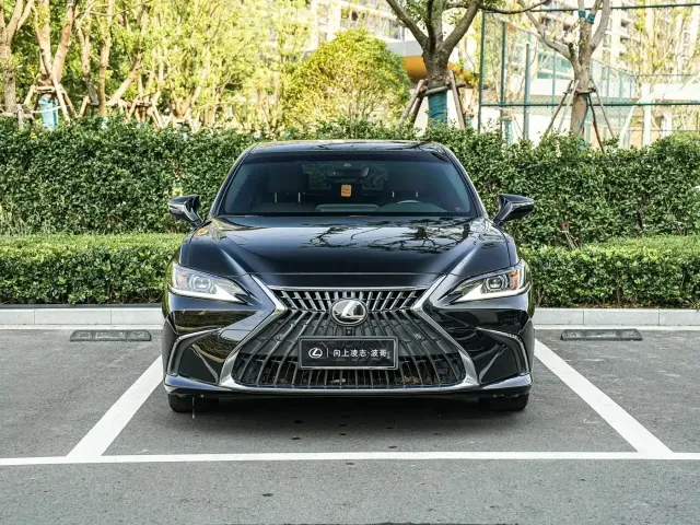Lexus ES — Фото автомобиля 2