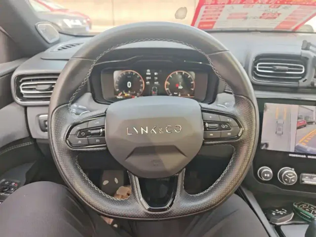 Lynk & Co 03 — Фото автомобиля 10