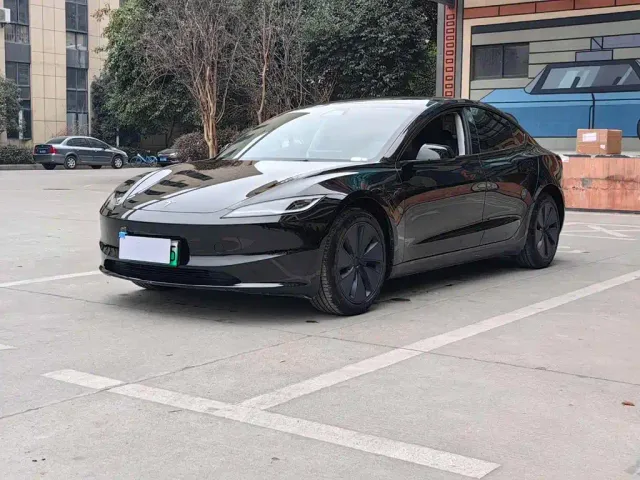 Фотография автомобиля — Tesla Model 3