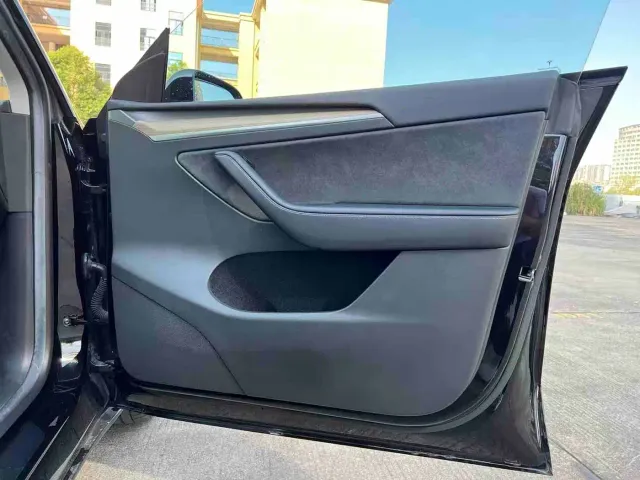 Tesla Model Y — Фото автомобиля 25