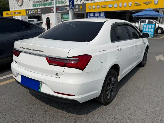 BYD Qin — Фото автомобиля 7