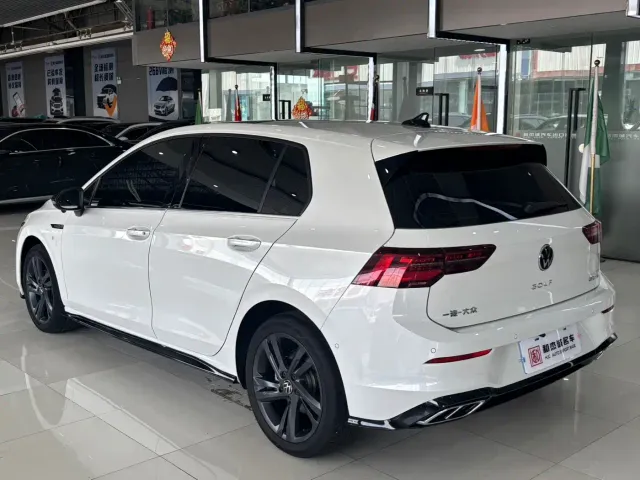 Volkswagen Golf — Фото автомобиля 6