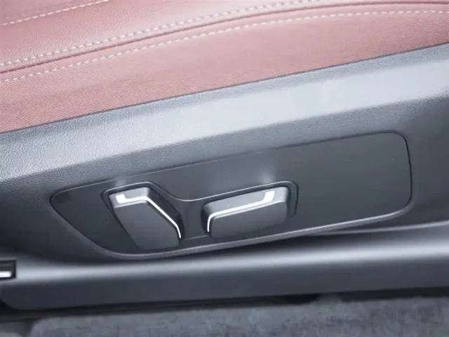 BMW iX3 — Фото автомобиля 10