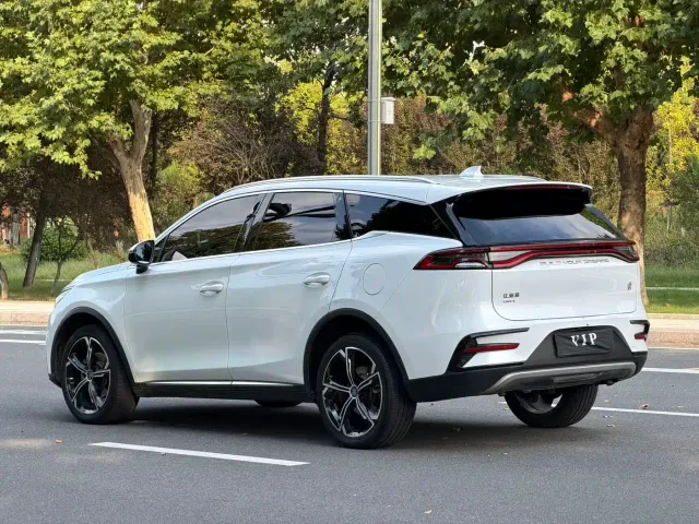BYD Tang — Фото автомобиля 15