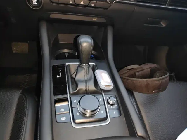 Mazda Axela — Фото автомобиля 13