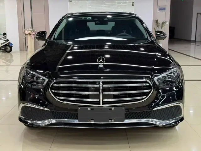 Mercedes-Benz E-Class — Фото автомобиля 2