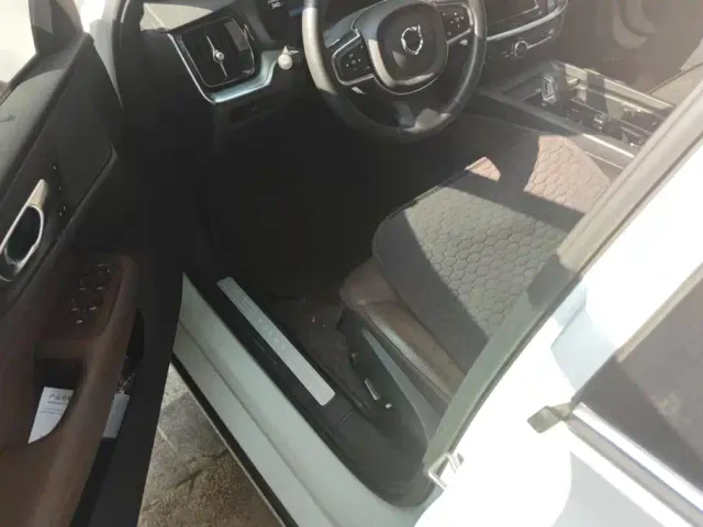 Volvo S60 — Фото автомобиля 9
