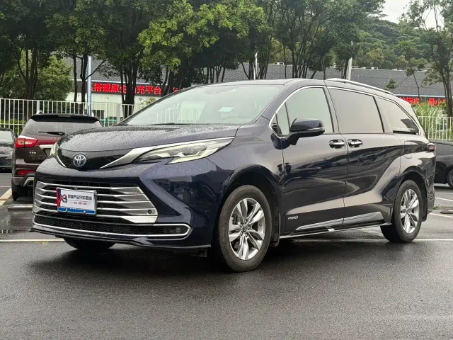 Фотография автомобиля — Toyota Sienna
