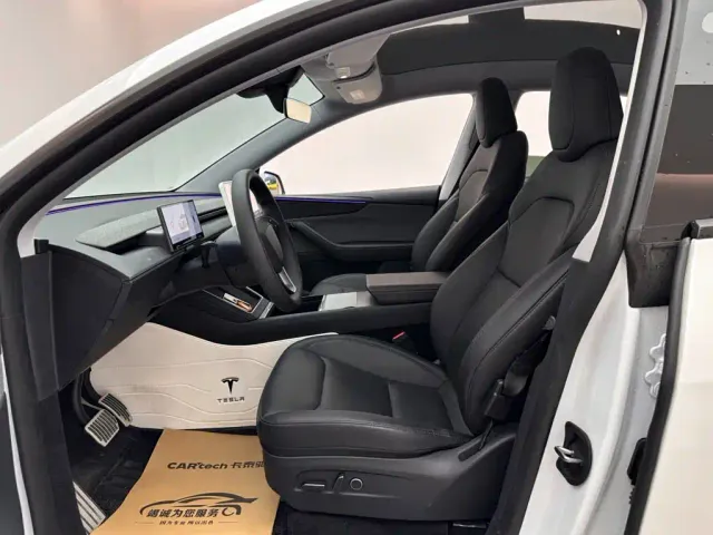 Tesla Model Y — Фото автомобиля 8