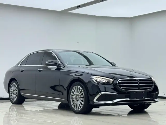 Mercedes-Benz E-Class — Фото автомобиля 2