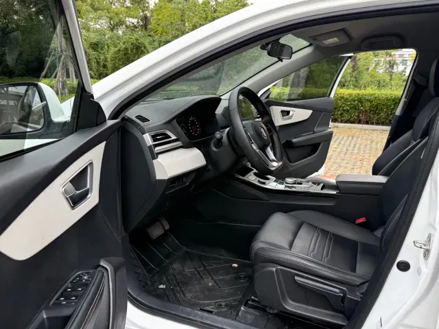 BYD Qin — Фото автомобиля 10