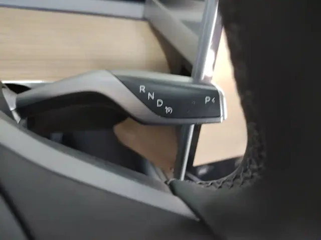 Tesla Model Y — Фото автомобиля 13