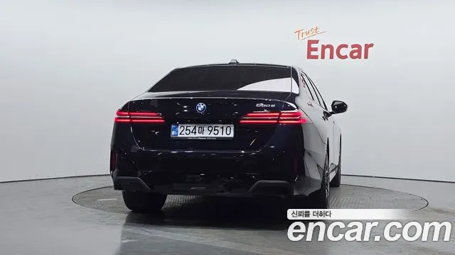BMW 5-Series 5 серия (G60) — Фото автомобиля 4