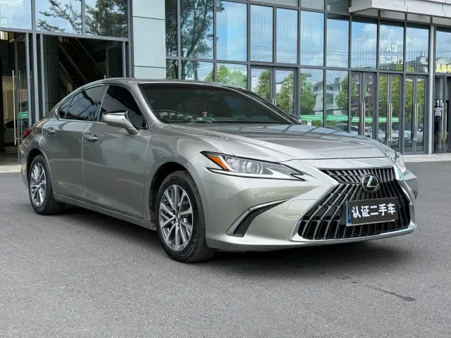 Lexus ES — Фото автомобиля 3