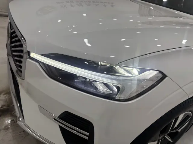 Volvo XC60 — Фото автомобиля 9