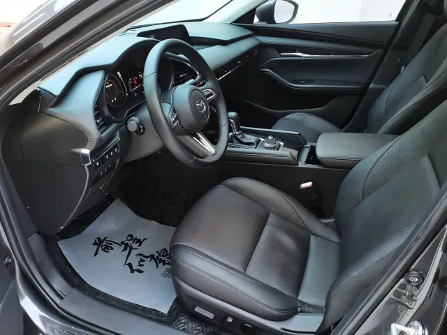 Mazda Axela — Фото автомобиля 9