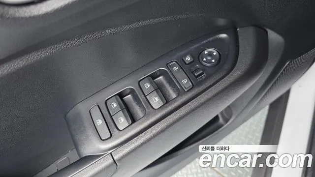 Hyundai Venue — Фото автомобиля 30