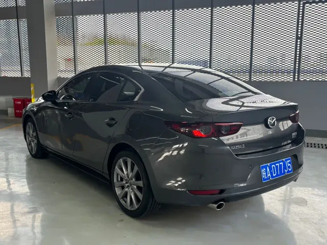 Mazda Axela — Фото автомобиля 15