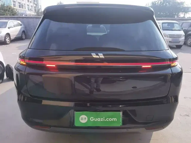 Li Auto L8 — Фото автомобиля 5