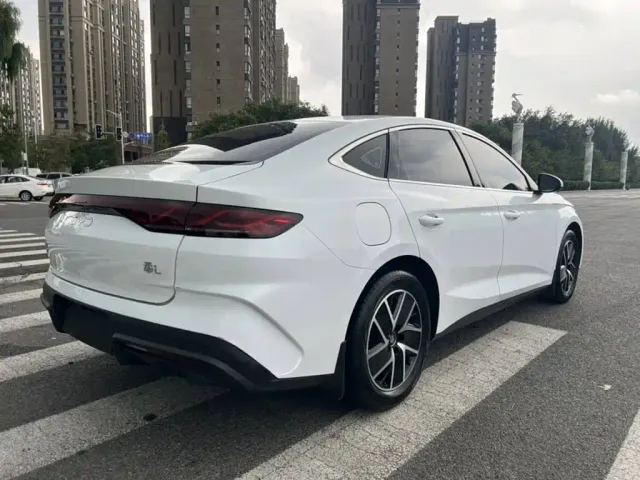 BYD Qin L — Фото автомобиля 17