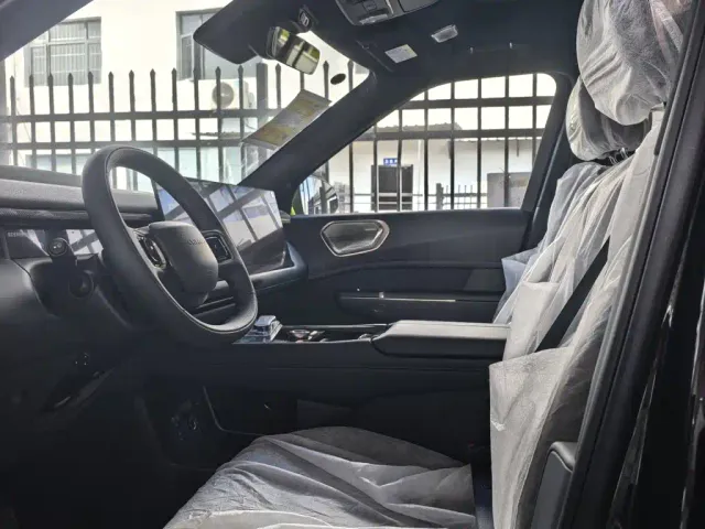 Lynk & Co 900 — Фото автомобиля 6