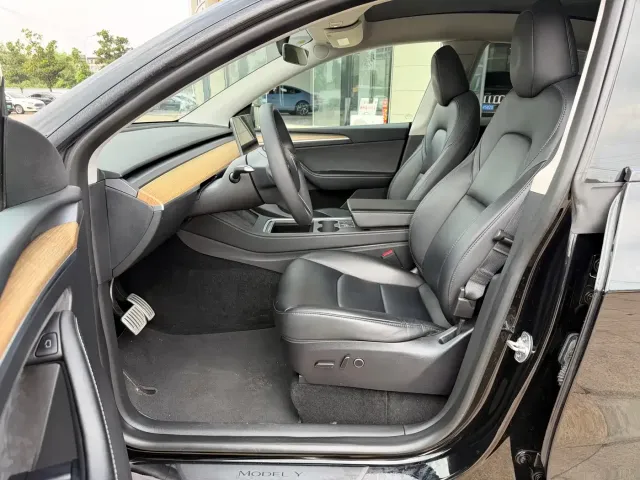 Tesla Model Y — Фото автомобиля 15
