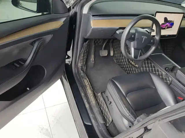 Tesla Model Y — Фото автомобиля 15