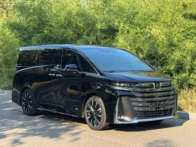 Toyota Vellfire — Фото автомобиля 3